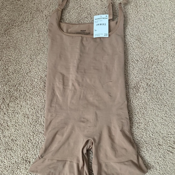 SKIMS Sienna Nude Shapewear Bodysuit - Picture 3 of 4